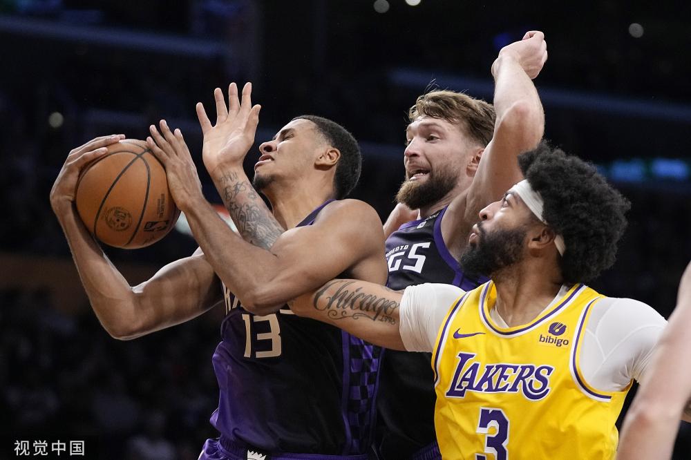 他的罚球在 他的罚球在